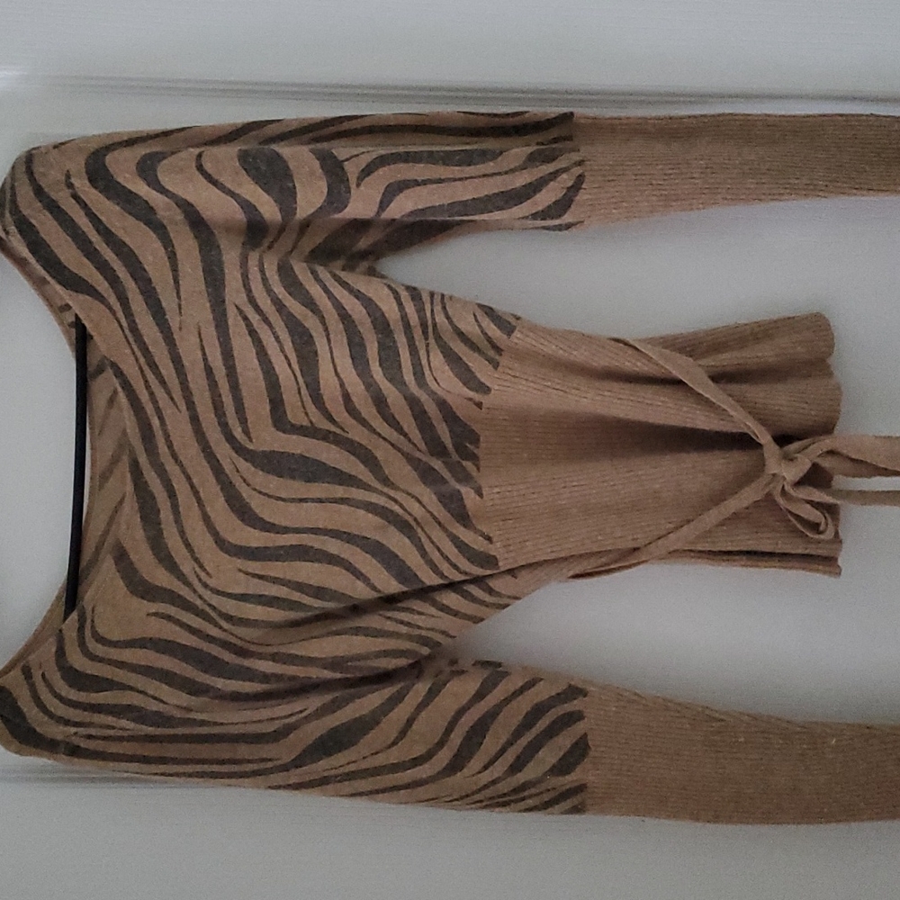 Vertigo women's sweater with tie